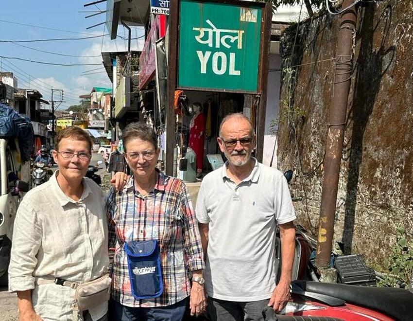 Viaggio in India nei luoghi dove il padre fu internato durante la guerra