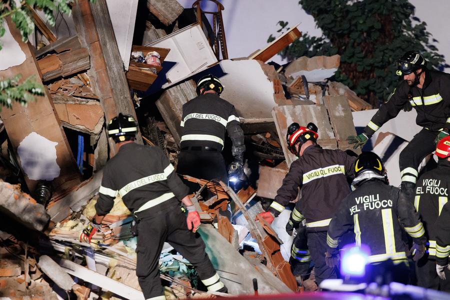 Casa esplosa, trovato il corpo di una vittima. Il video e gli aggiornamenti