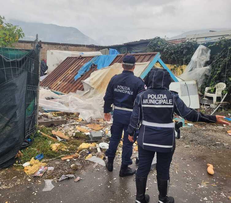 Massa, lotta alle occupazioni abusive. E dal 2024 il drone anti-rifiuti