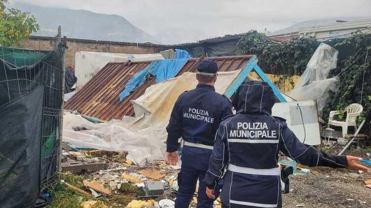 Massa, lotta alle occupazioni abusive. E dal 2024 il drone anti-rifiuti