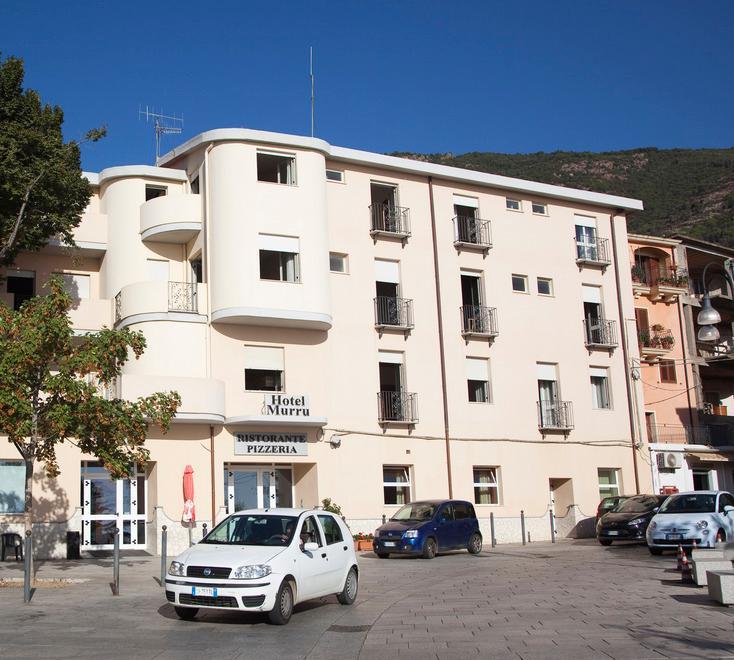 Volevano far esplodere un hotel, attentato in pieno centro ad Arzana 