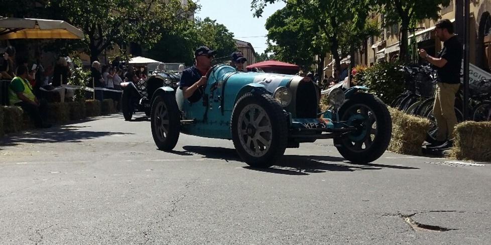 Le bellezze a quattro ruote a Lucca: torna lo show delle Mille Miglia