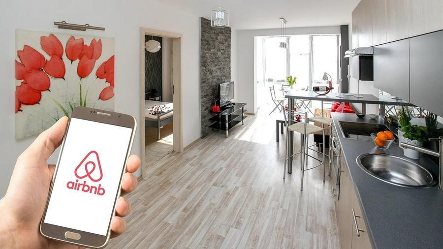 Airbnb ha fiutato il cambiamento in arrivo: meno mordi e fuggi, più “vacanze” di lavoro