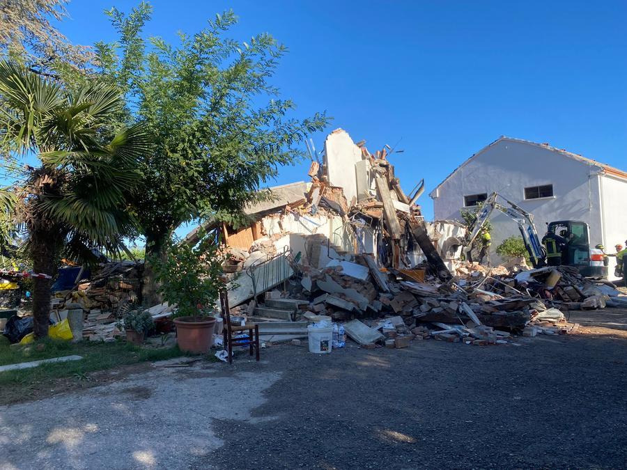 Monestirolo. Recuperate le due vittime nella  casa crollata