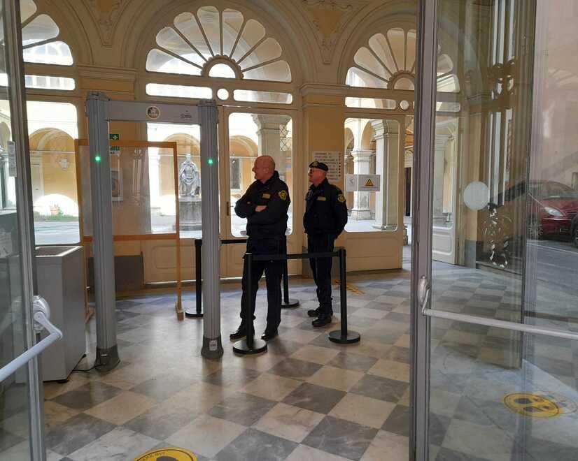 L'ingresso del tribunale di Livorno (foto d'archivio)