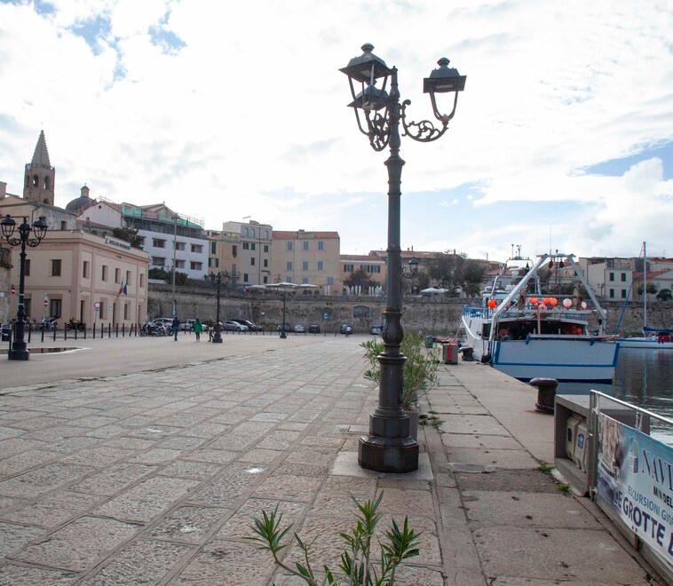 Alghero, il presidente del Consorzio: «L’ormeggio gratuito in porto è un danno» 