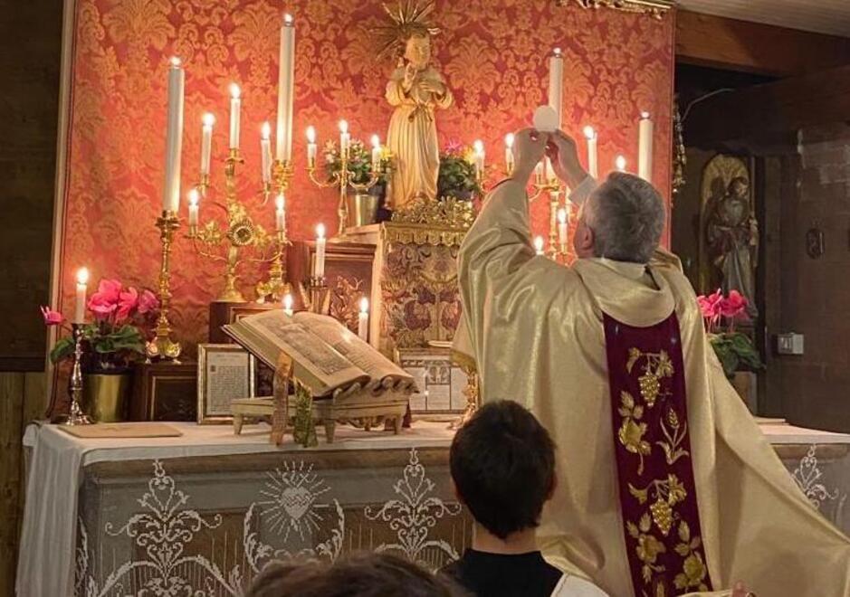 I fedeli difendono i preti lefebvriani «La loro è la vera messa cattolica»