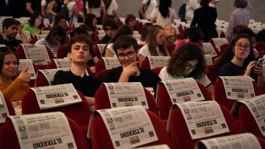 Il Tirreno alla lavagna: gli studenti diventano giornalisti con Scuola 2030