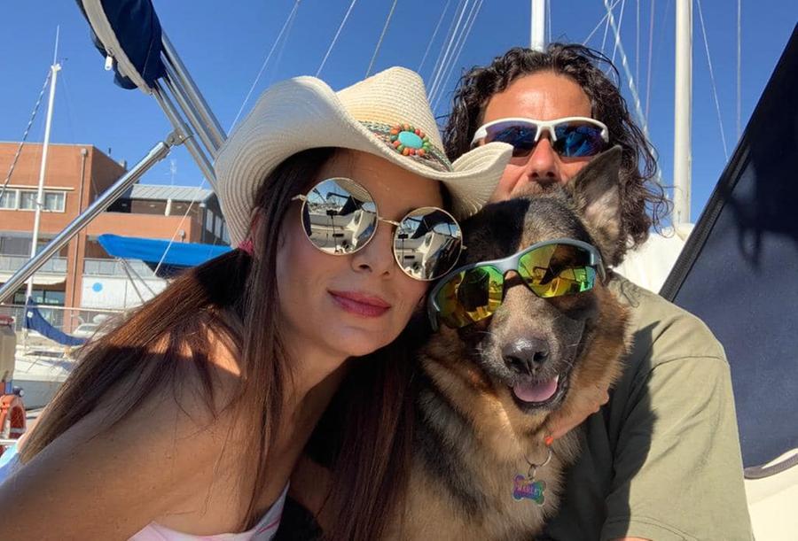 
	Marley insieme ai suoi padroni Carlotta Nelli e Marco Chimenti


