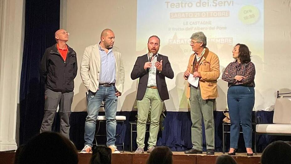 Un momento dell’evento che si è tenuto sabato al Teatro dei Servi