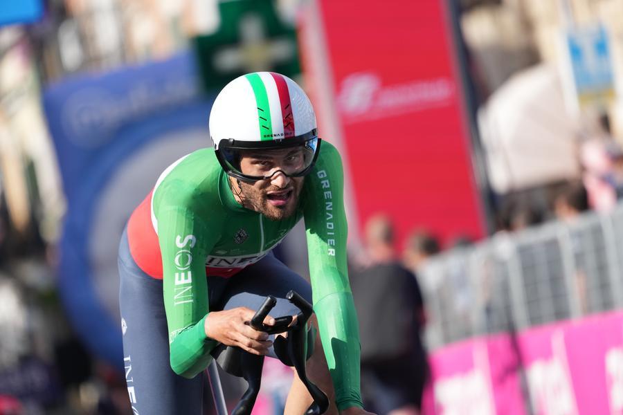 Ciclismo, l’Italia ha forato
