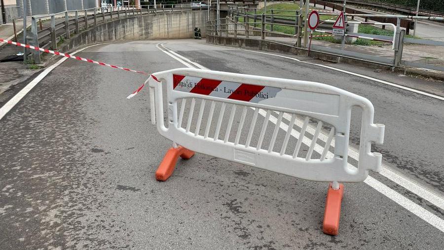 Il sottopasso chiuso (foto Giorgio)