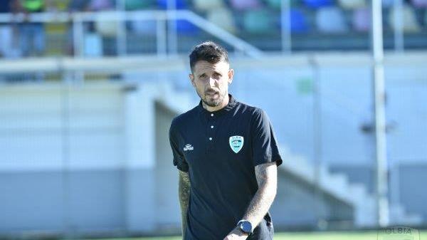 Calcio, Leandro Greco: prolungato il contratto alla guida dell’Olbia