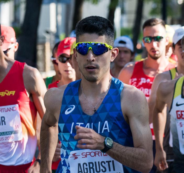 Il marciatore sassarese Andrea Agrusti in maglia azzurra