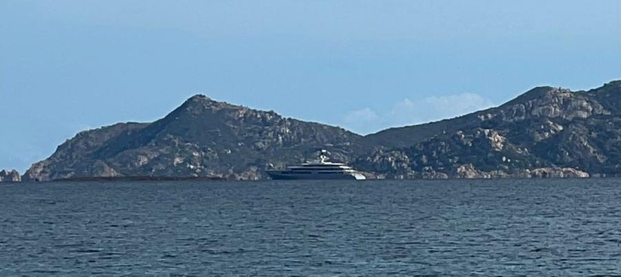 A Tavolara Steven Spielberg con il suo superyacht “Seven seas”