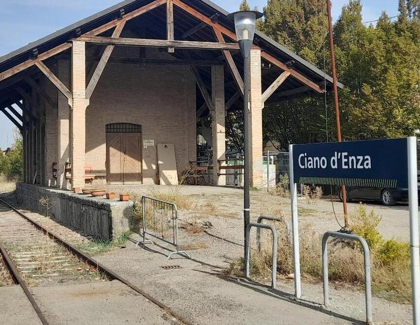 L’odissea della Reggio-Ciano tra ritardi e cancellazioni