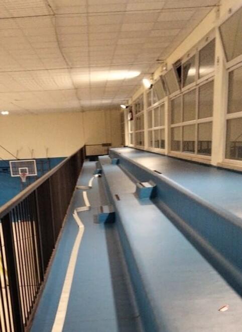 Copparo, palestra danneggiata dai vandali. Rotte le porte, rovinata la tribuna