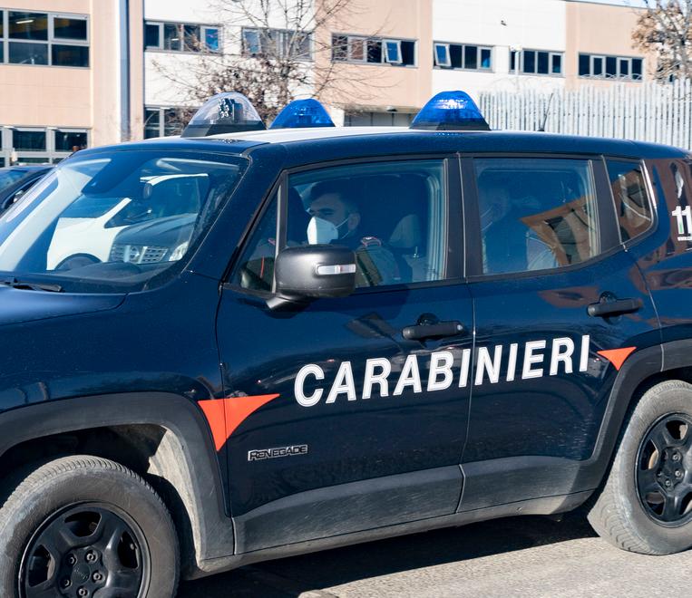 Rapiscono il fratello 12enne del truffatore per riavere indietro il denaro: due giovani di Modena arrestati<br>
