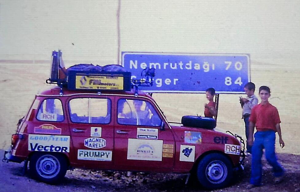 Da Livorno in Turchia in Renault 4: «Viaggio epico su strade inesistenti»