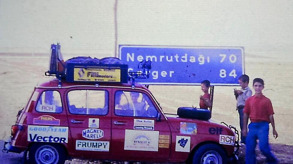 Da Livorno in Turchia in Renault 4: «Viaggio epico su strade inesistenti»