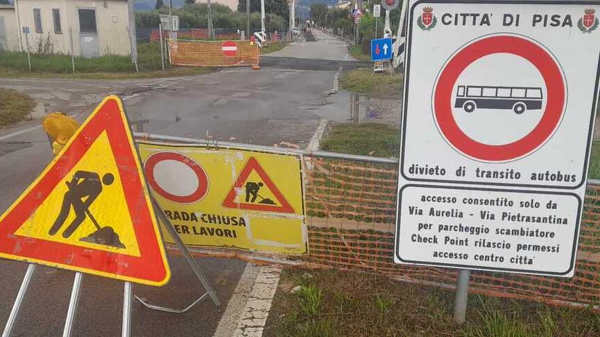 Pisa, assediati dai cantieri: sale la protesta a Coltano