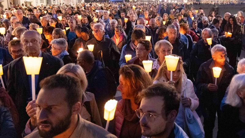 Migliaia di luci per la pace, Firenze va oltre le polemiche