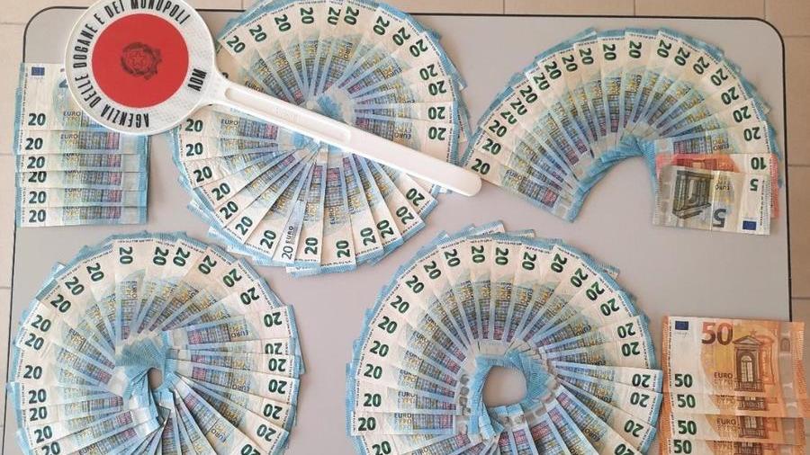 Sbarcano a Porto Torres con 43mila euro in contanti, due spagnoli sanzionati