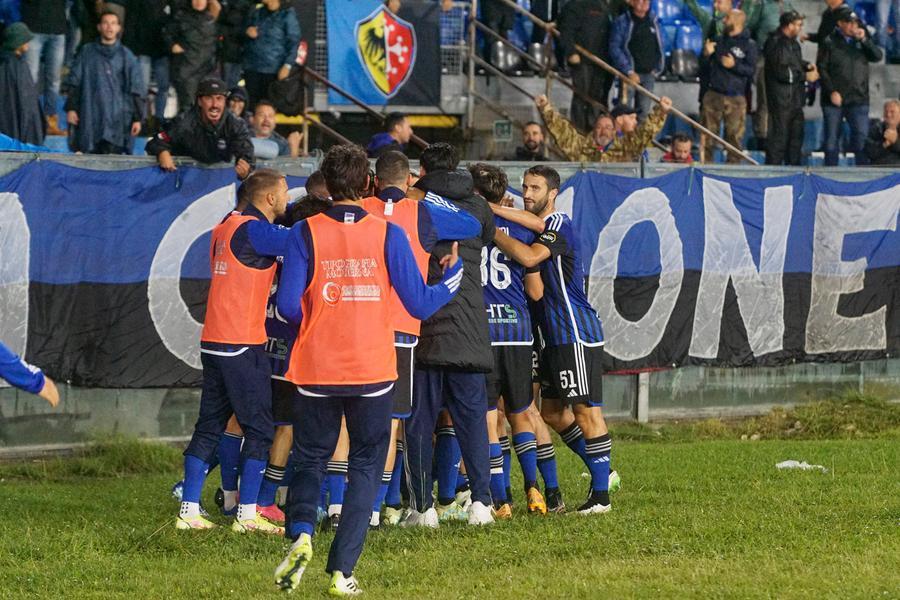 
	L'esultanza dei giocatori del Pisa dopo il gol dell'1-1 di Tramoni

