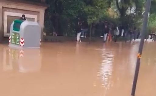 Mezza Montecatini sott’acqua col temporale: strade come fiumi e circolazione in tilt