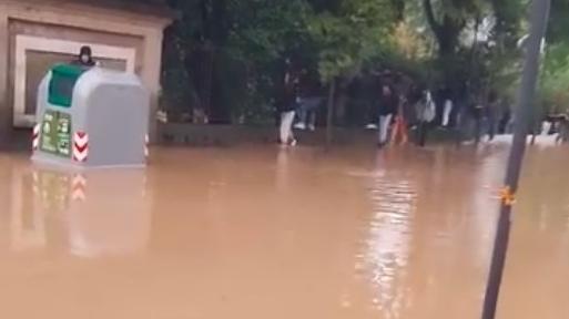 Mezza Montecatini sott’acqua col temporale: strade come fiumi e circolazione in tilt