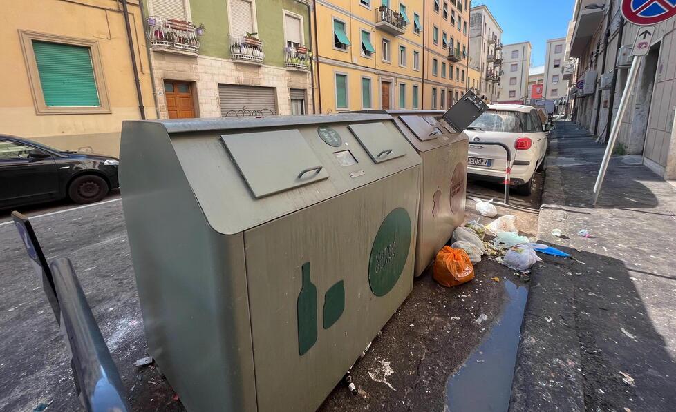 Livorno, arrivano i cassonetti in Venezia: tempi e dubbi sulla (mini) rivoluzione della raccolta rifiuti