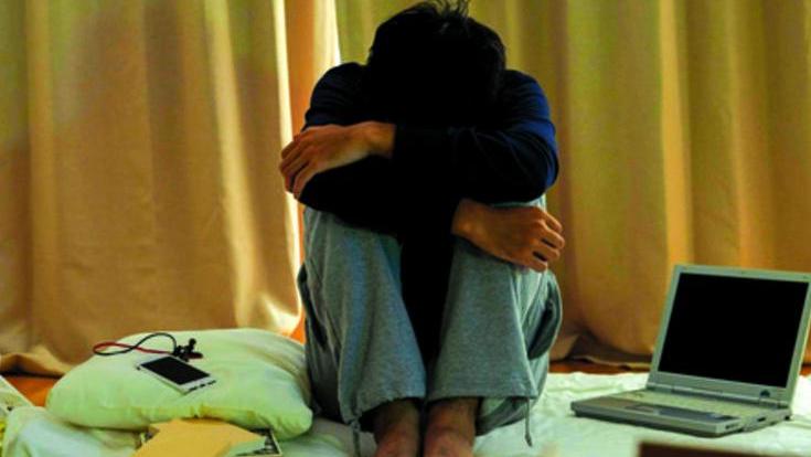 Il disagio dei ragazzi corre sul web: 100 richieste di aiuto in un weekend. I segnali da non sottovalutare