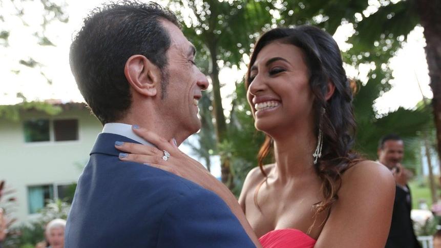 Una bella immagine di Daria Gazzillo che abbraccia suo padre Riccardo (foto da Facebook)