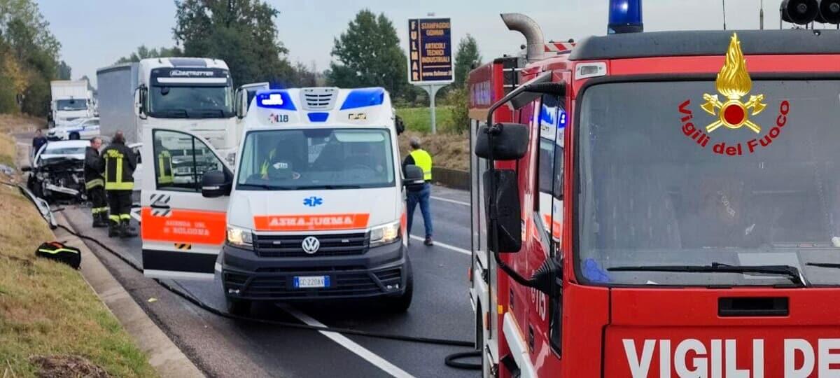 Formigine. Schianto frontale col camion: morte zia e nipote, due feriti