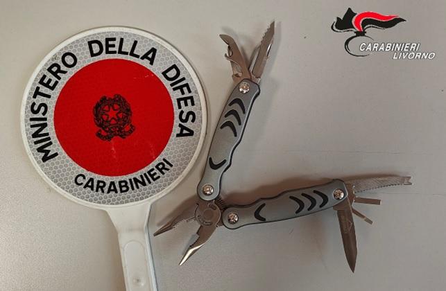 Livorno, trovato con un coltellino nell’auto: denunciato un 50enne