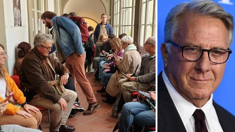 A sinistra la fila per i casting; a destra Dustin Hoffman