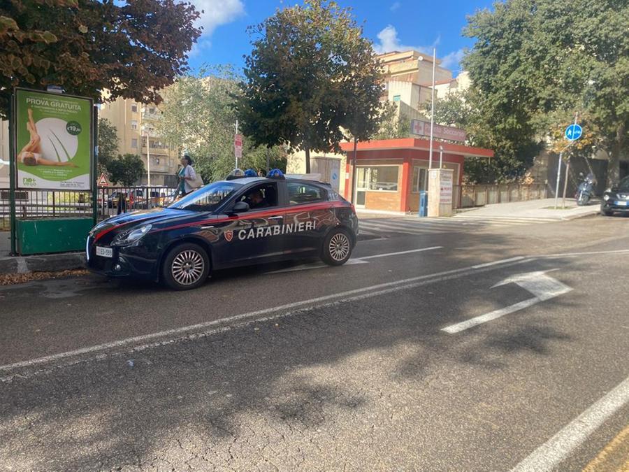 Ancora tensioni nel centro storico di Sassari, cittadino ivoriano aggredisce i carabinieri