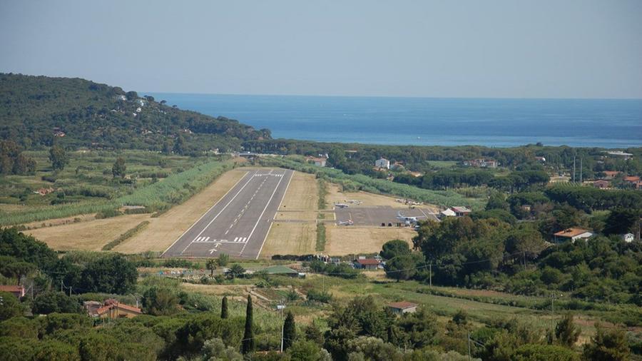 
	L'aeroporto di Marina di Campo

