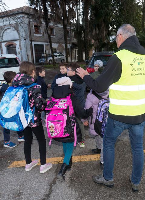 Portomaggiore. Nonno vigile travolto sulle strisce dall’auto