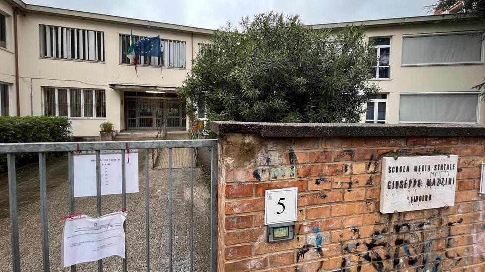 Allerte meteo e scuole chiuse, il sindaco di Livorno chiede una cabina di regia. Giani: «Proposta di buon senso»