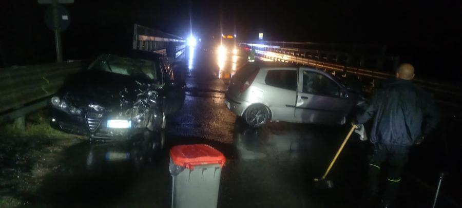 Scontro frontale fra 2 auto sulla provinciale Sassari-Bancali: 4 feriti, fra questi un ragazzino