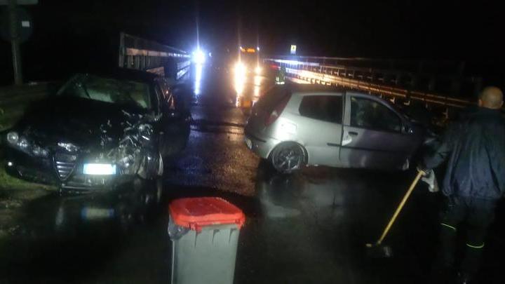 Scontro frontale fra 2 auto sulla provinciale Sassari-Bancali: 4 feriti, fra questi un ragazzino