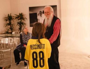 Modena. Secchia Rapita in dono per Harri Peccinotti uno dei re della fotografia