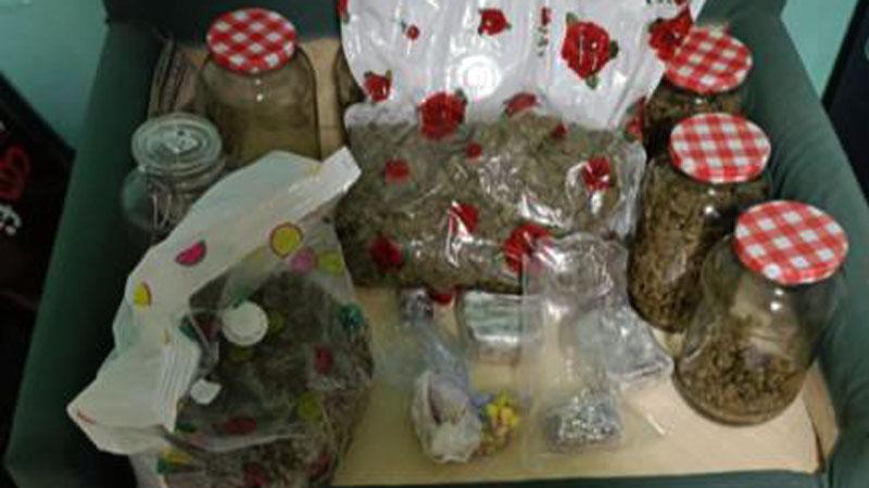 Pistoia, indagano sui furti di biciclette e scoprono quattro chili di droga