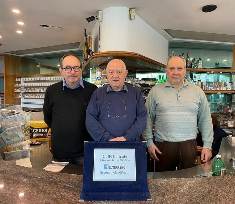 Massa, dopo 35 anni cambia gestione lo storico bar gelateria “L’incontro”: i ricordi del patron