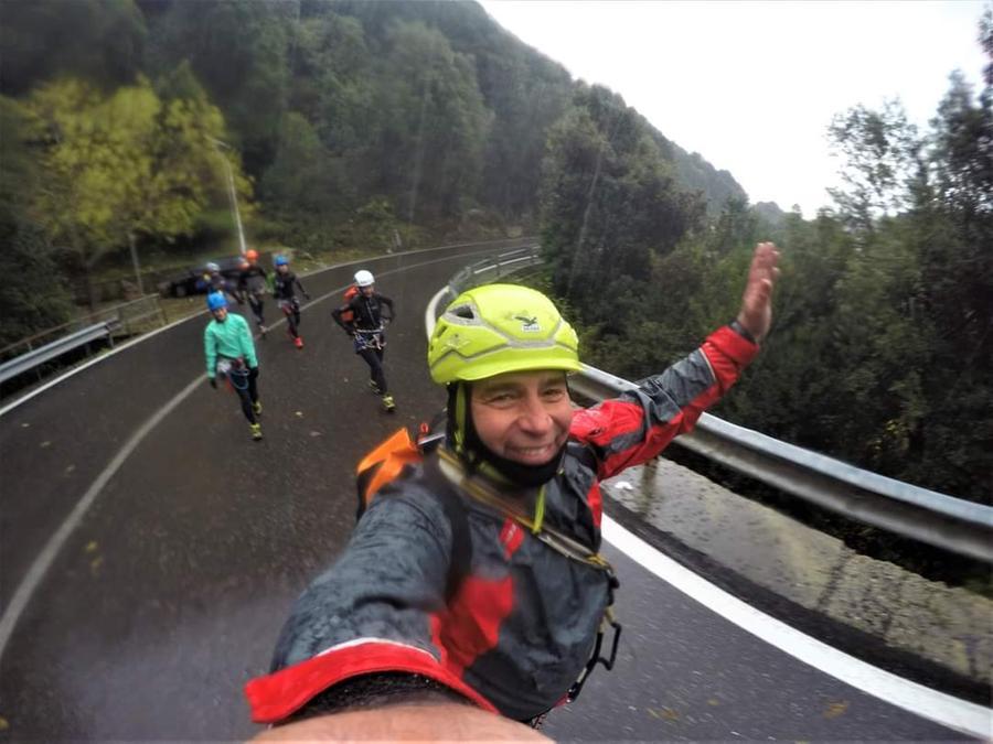 Jose Aneris scivola mentre fa trekking, precipita e muore davanti agli occhi degli amici
