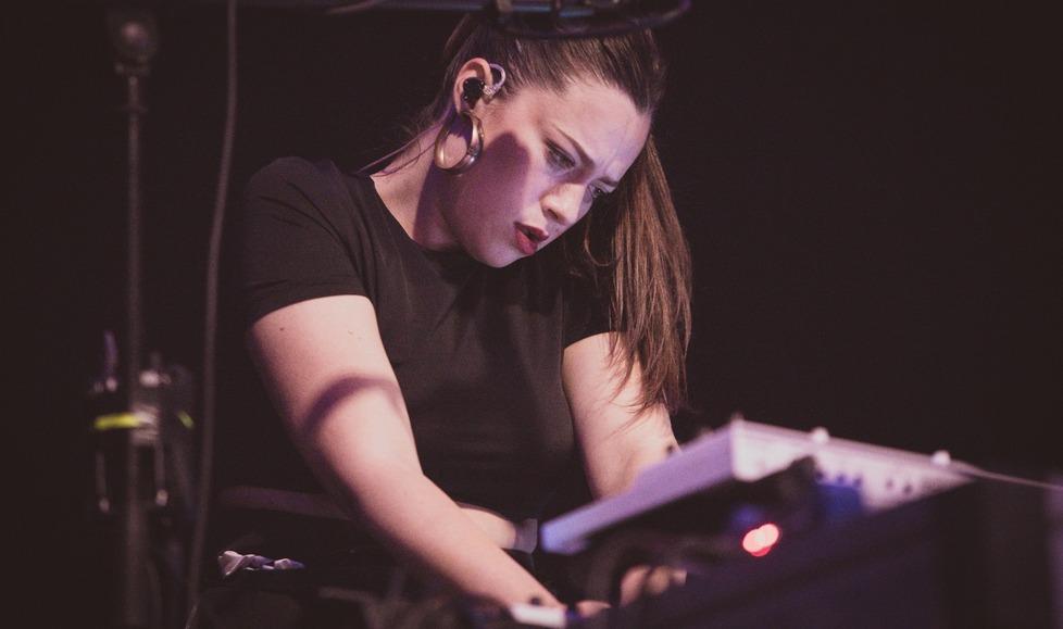 Daniela Pes infiamma il Kessel con le potenti note di “Spira”