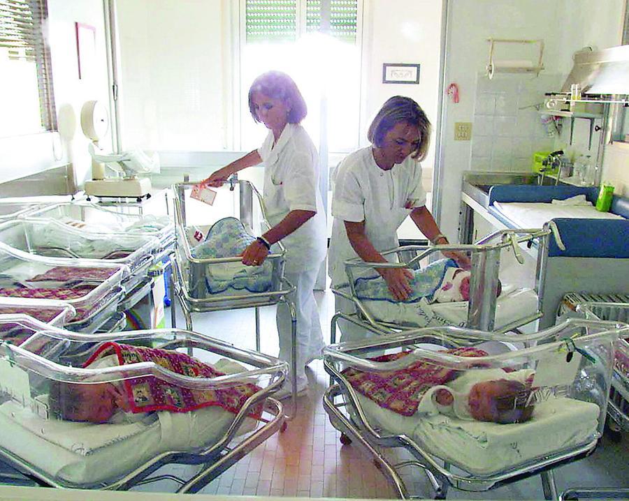 In Sardegna pochissimi figli e la maggior parte nasce fuori dal matrimonio