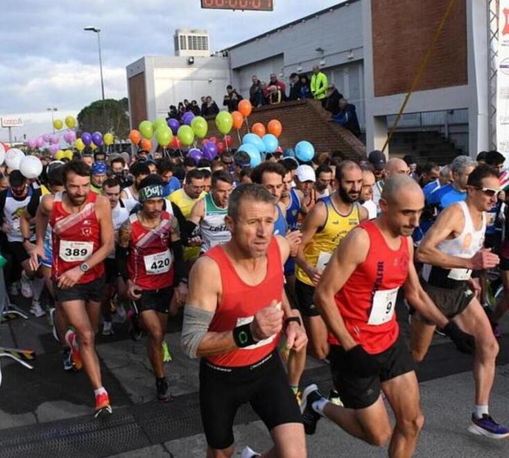 Un momento della scorsa edizione della mezza maratona di San Miniato