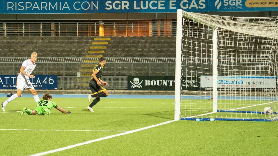 Il gol realizzato da Lombardi dopo la respinta di Chiorra sulla conclusione di Lamesta
